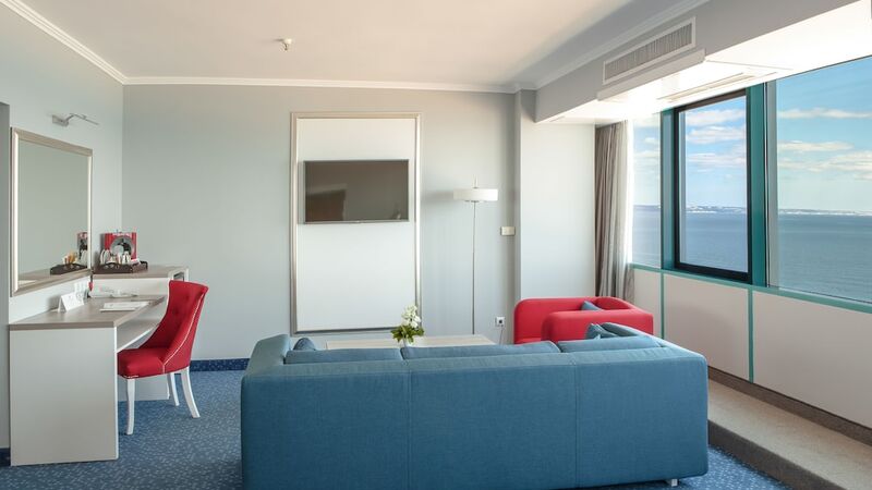 International Hotel Casino & Tower Suites